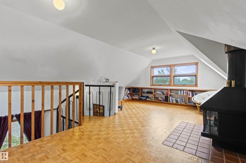 10714 75 Avenue Nw, Edmonton, AB - Indoor Photo Showing Other Room
