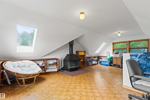 10714 75 Avenue Nw, Edmonton, AB - Indoor