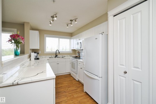 #311B 6 Spruce Ridge Dr, Spruce Grove, AB - Indoor Photo Showing Kitchen With Double Sink