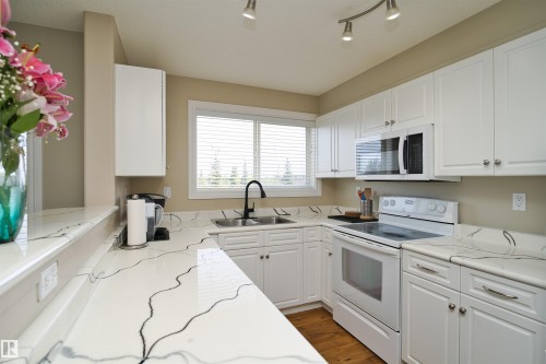 #311B 6 Spruce Ridge Dr, Spruce Grove, AB - Indoor Photo Showing Kitchen With Double Sink