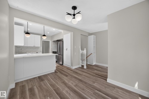 11603 71 Street Nw, Edmonton, AB - Indoor Photo Showing Kitchen