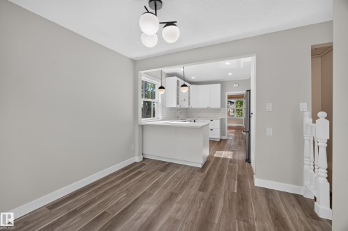 11603 71 Street Nw, Edmonton, AB - Indoor