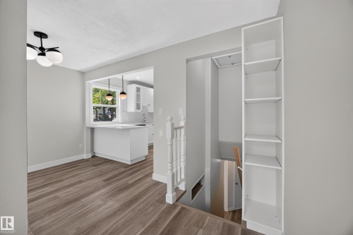 11603 71 Street Nw, Edmonton, AB - Indoor