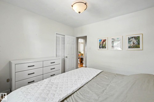 11603 71 Street Nw, Edmonton, AB - Indoor Photo Showing Bedroom