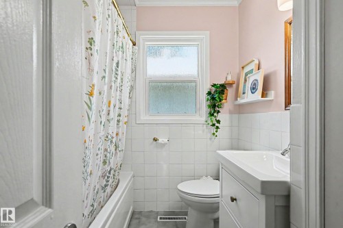 11603 71 Street Nw, Edmonton, AB - Indoor Photo Showing Bathroom