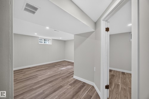 11603 71 Street Nw, Edmonton, AB - Indoor