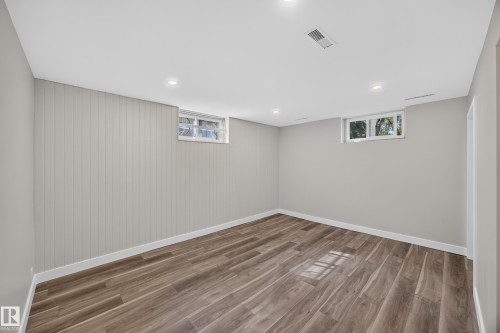 11603 71 Street Nw, Edmonton, AB - Indoor