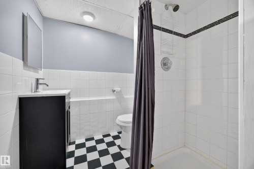 11603 71 Street Nw, Edmonton, AB - Indoor Photo Showing Bathroom
