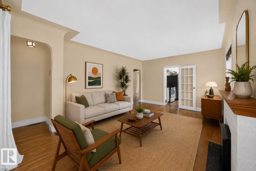 11603 71 Street Nw, Edmonton, AB - Indoor Photo Showing Living Room