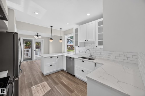 11603 71 Street Nw, Edmonton, AB - Indoor Photo Showing Kitchen With Double Sink With Upgraded Kitchen