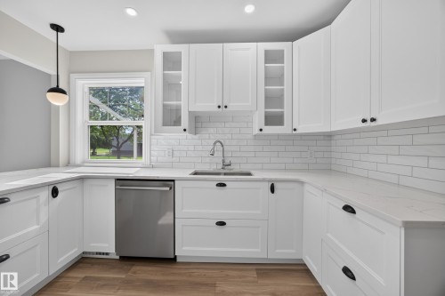 11603 71 Street Nw, Edmonton, AB - Indoor Photo Showing Kitchen