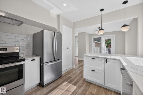 11603 71 Street Nw, Edmonton, AB - Indoor Photo Showing Kitchen