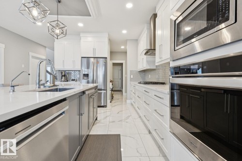 7758 Getty Wynd Nw, Edmonton, AB - Indoor Photo Showing Kitchen With Upgraded Kitchen