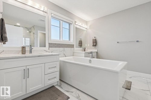 7758 Getty Wynd Nw, Edmonton, AB - Indoor Photo Showing Bathroom