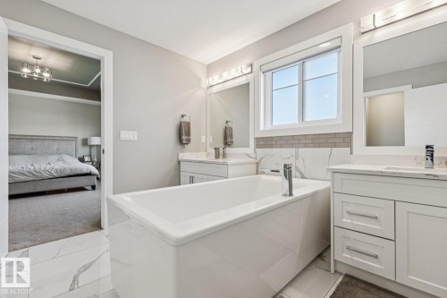 7758 Getty Wynd Nw, Edmonton, AB - Indoor Photo Showing Bathroom