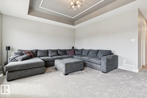 7758 Getty Wynd Nw, Edmonton, AB - Indoor Photo Showing Living Room
