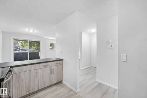 #101 7915 112 Av Nw, Edmonton, AB - Indoor