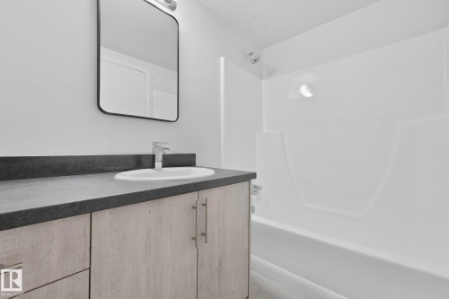 #101 7915 112 Av Nw, Edmonton, AB - Indoor Photo Showing Bathroom