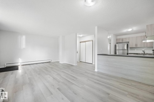 #101 7915 112 Av Nw, Edmonton, AB - Indoor Photo Showing Kitchen