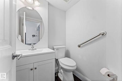 3527 11 Street Nw, Edmonton, AB - Indoor Photo Showing Bathroom