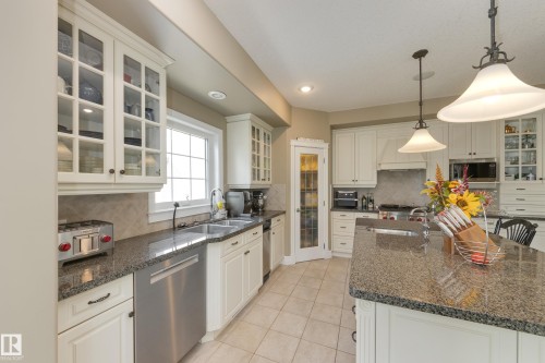 8 Lauralcrest Place, St. Albert, AB - Indoor Photo Showing Kitchen With Double Sink With Upgraded Kitchen