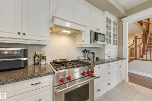 8 Lauralcrest Place, St. Albert, AB - Indoor Photo Showing Kitchen With Upgraded Kitchen