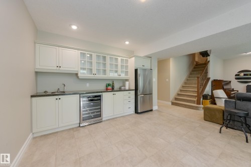 8 Lauralcrest Place, St. Albert, AB - Indoor Photo Showing Kitchen