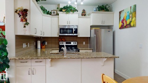 #313 511 Queen St, Spruce Grove, AB - Indoor Photo Showing Kitchen With Upgraded Kitchen