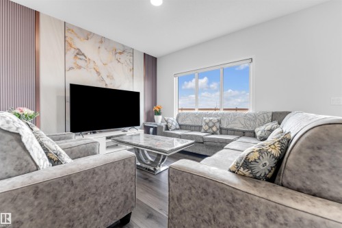 4610 72 Avenue, Beaumont, AB - Indoor Photo Showing Living Room