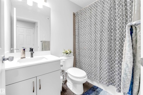 4610 72 Avenue, Beaumont, AB - Indoor Photo Showing Bathroom