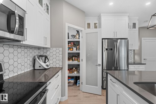 19 Orchard Crest, St. Albert, AB - Indoor Photo Showing Kitchen With Upgraded Kitchen