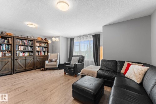 19 Orchard Crest, St. Albert, AB - Indoor Photo Showing Living Room