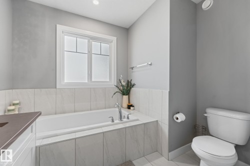 19 Orchard Crest, St. Albert, AB - Indoor Photo Showing Bathroom