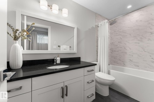 19 Orchard Crest, St. Albert, AB - Indoor Photo Showing Bathroom
