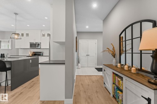 19 Orchard Crest, St. Albert, AB - Indoor Photo Showing Kitchen With Upgraded Kitchen