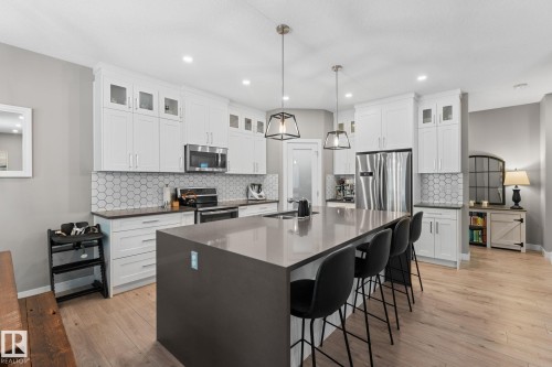 19 Orchard Crest, St. Albert, AB - Indoor Photo Showing Kitchen With Upgraded Kitchen