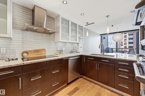 #806 10045 118 St Nw, Edmonton, AB - Indoor Photo Showing Kitchen With Double Sink With Upgraded Kitchen