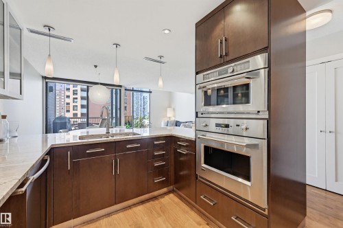 #806 10045 118 St Nw, Edmonton, AB - Indoor Photo Showing Kitchen With Upgraded Kitchen