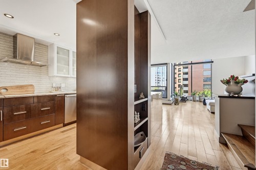 #806 10045 118 St Nw, Edmonton, AB - Indoor Photo Showing Kitchen