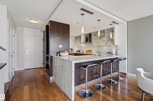 #806 10045 118 St Nw, Edmonton, AB - Indoor Photo Showing Kitchen With Upgraded Kitchen