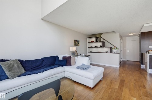 #806 10045 118 St Nw, Edmonton, AB - Indoor Photo Showing Living Room