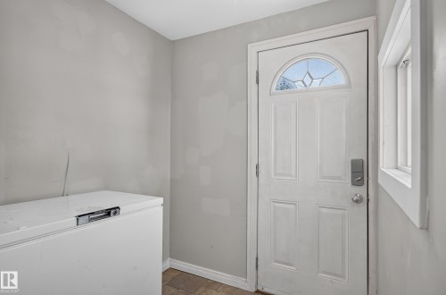Entry door with an arched decorative glass insert and paneled design - 13214 123 Street Nw, Edmonton, AB 