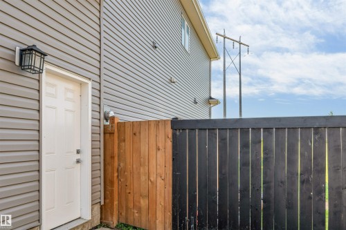 2639 17 Avenue Nw, Edmonton, AB 