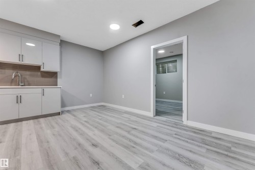 2639 17 Avenue Nw, Edmonton, AB 