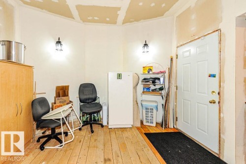 4720 51 Street, Camrose, AB - Indoor