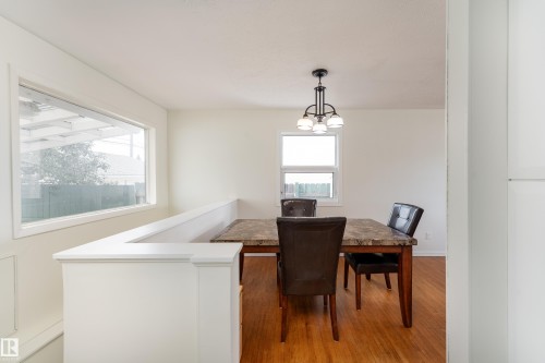 16029 95 Avenue Nw, Edmonton, AB 