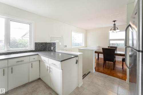 16029 95 Avenue Nw, Edmonton, AB 
