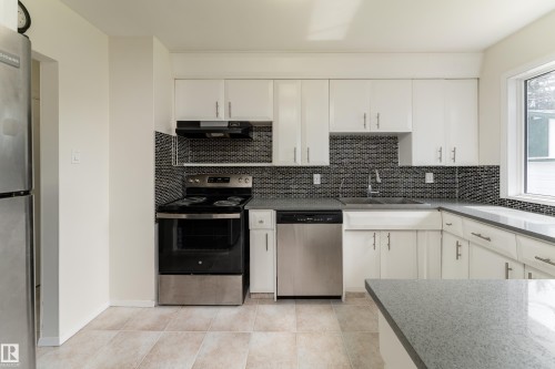 16029 95 Avenue Nw, Edmonton, AB 