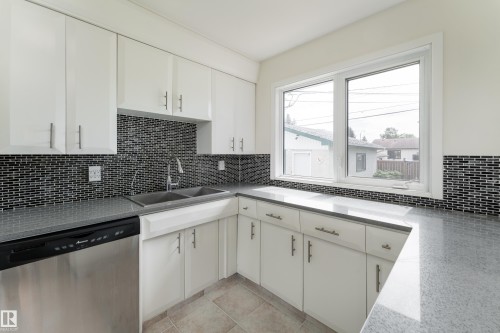 16029 95 Avenue Nw, Edmonton, AB 