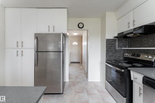 16029 95 Avenue Nw, Edmonton, AB 